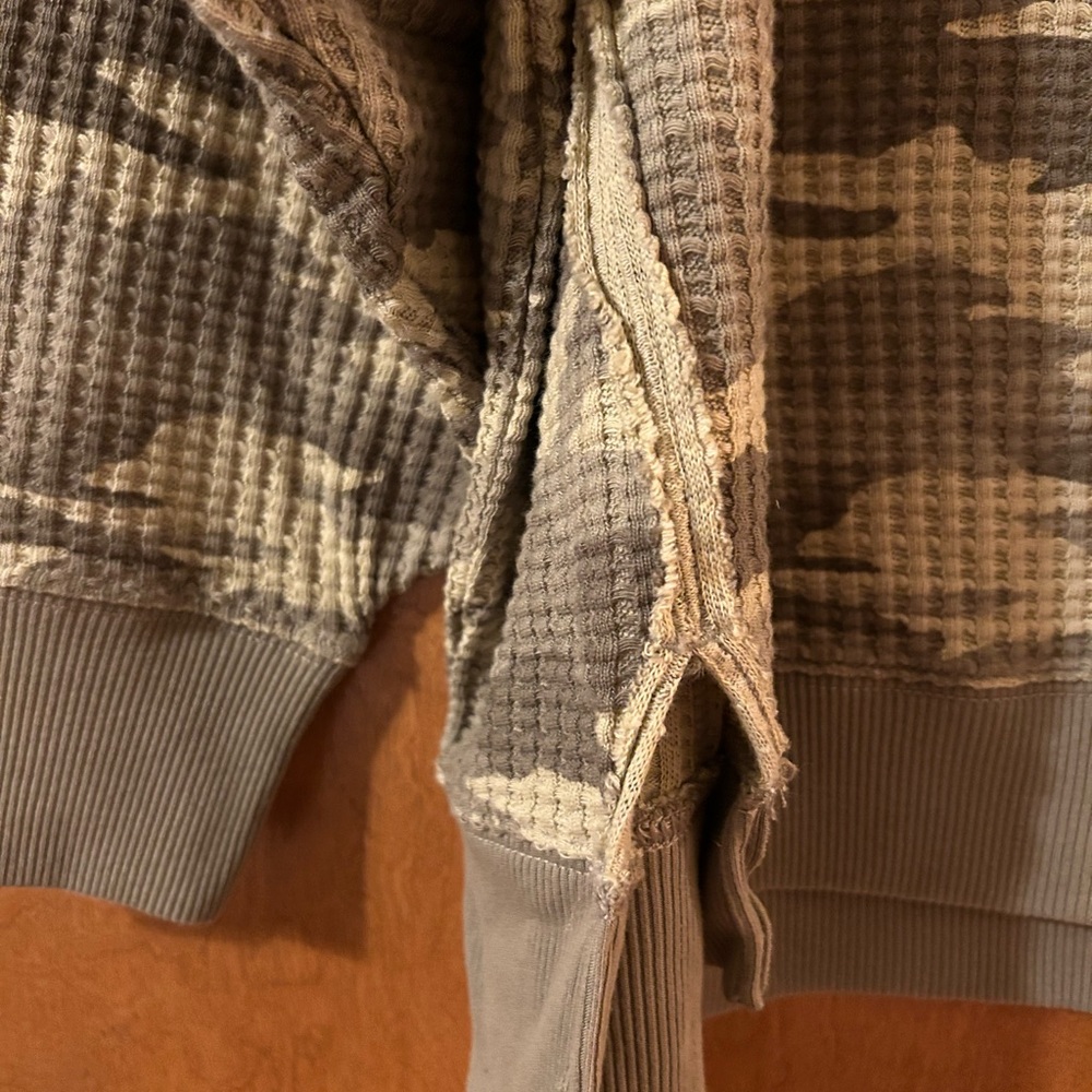 Women’s Camo Waffle-Knit Crewneck Shirt - Olive/Tan American Eagle Large - Picture 2 of 3
